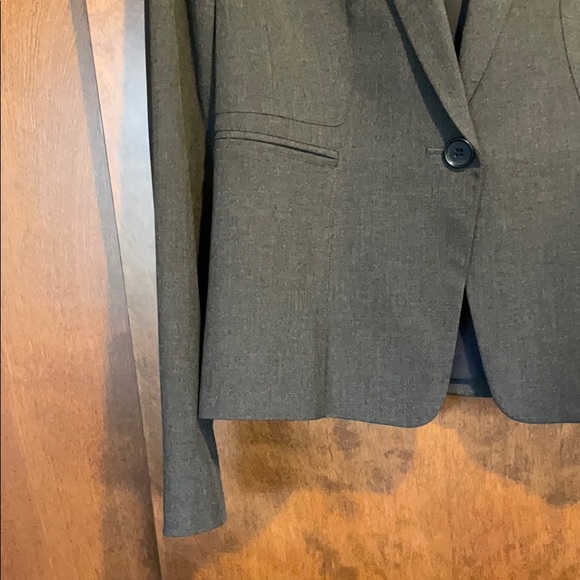 Gray suit - Picture 3 of 6